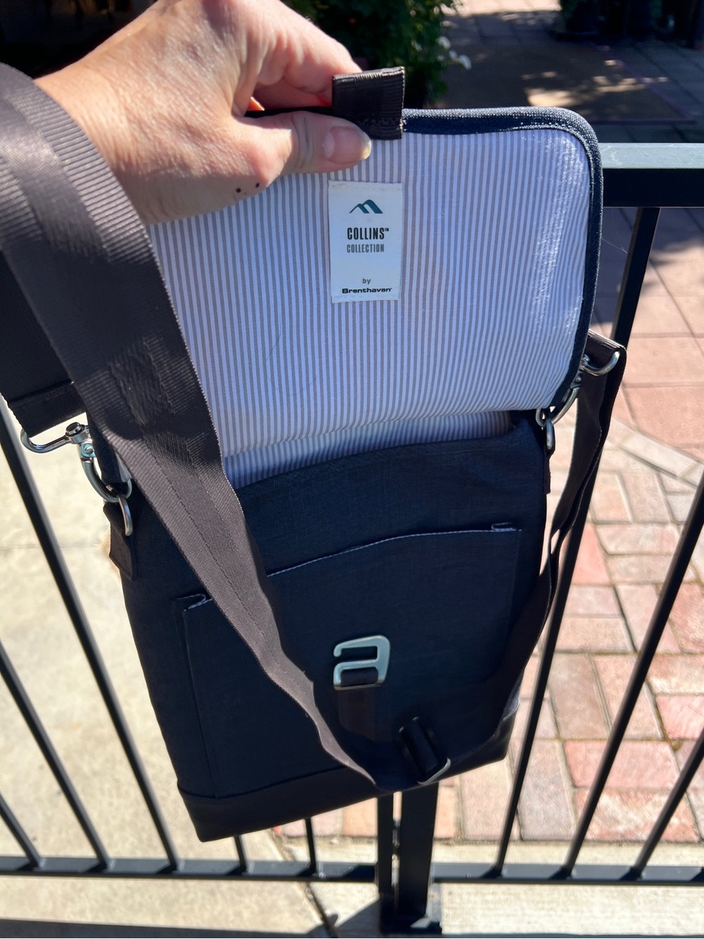 Brenthaven Collins Vertical Messenger Bag,  Indigo chambray, like new - Picture 9 of 14